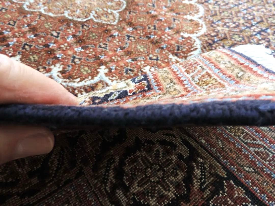 ペルシャ絨毯手織りウール＆シルクタブリーズ産人気なマヒデザイン