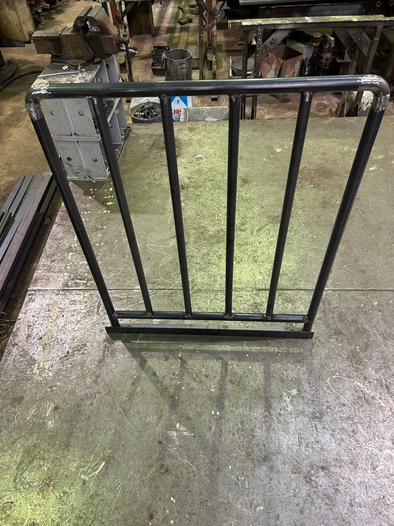 丸パイプ　柵　インテリア　インダストリアル風