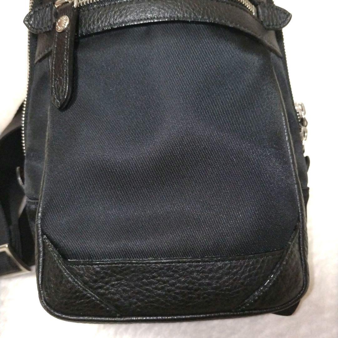 【美品】ブラックレーベルクレストブリッジ チェック柄 ロゴプレート ボディバッグ