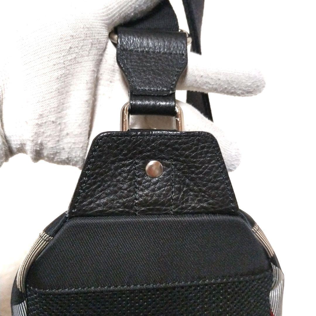 【美品】ブラックレーベルクレストブリッジ チェック柄 ロゴプレート ボディバッグ