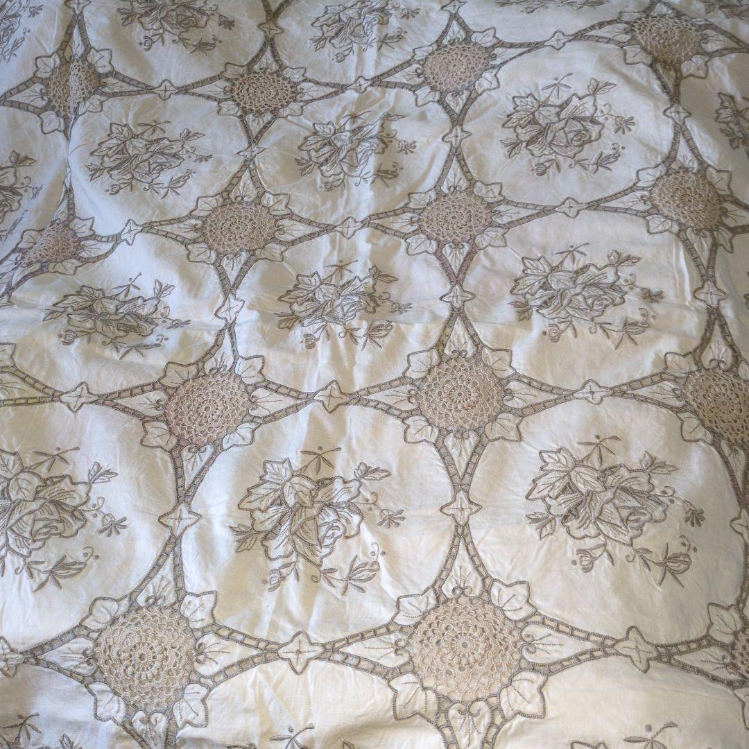 美品　テーブルクロス 約62cm四角 刺繍、縁取りレース ナプキン4枚付