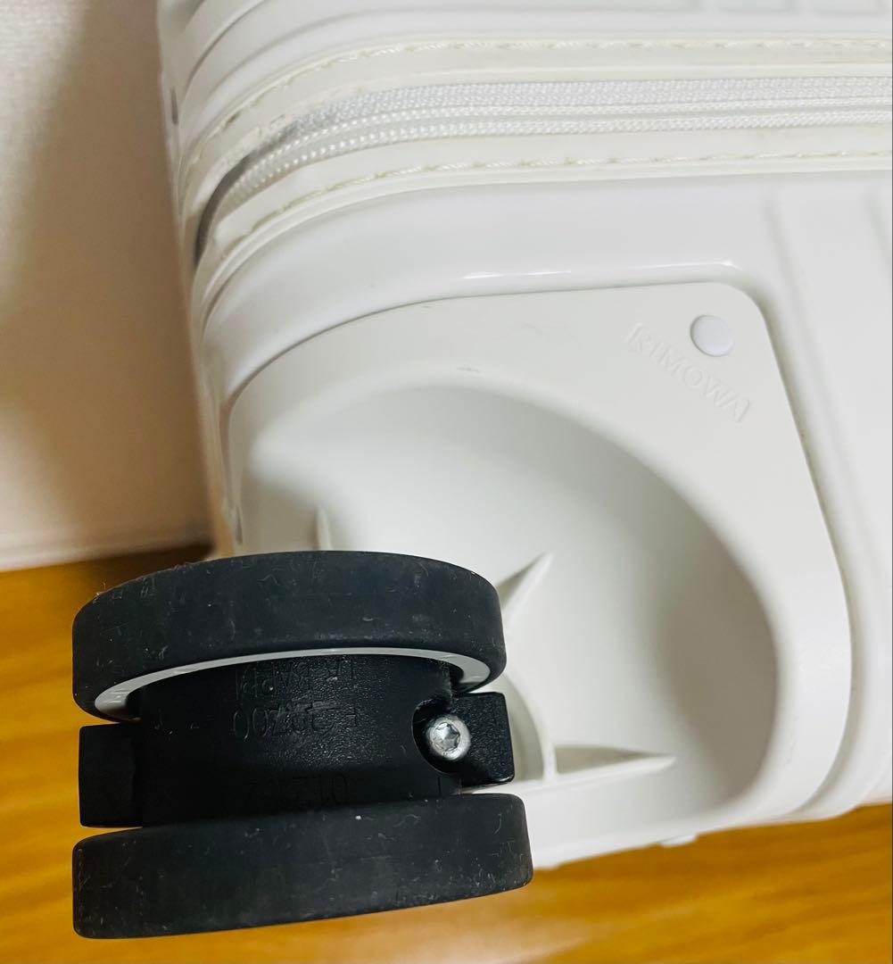 『美品 』リモワ エッセンシャル チェックインL 85L 4輪 TSAロック 白