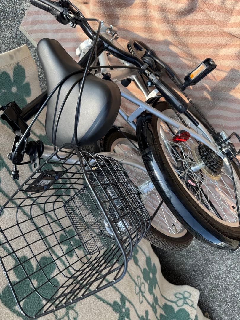 ①使用1回 6段変速 オートライト 折りたたみ 自転車 20インチ 型 折り畳み