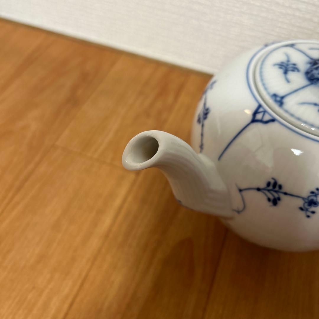 ブルーフルーテッド プレイン ティーポット 700ml
