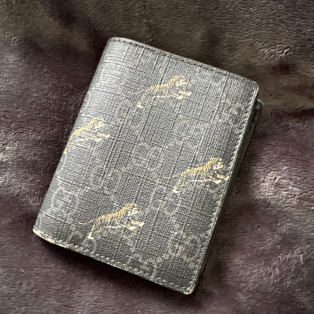 あ*ん様 【美品】GUCCI 虎柄 2つ折り財布