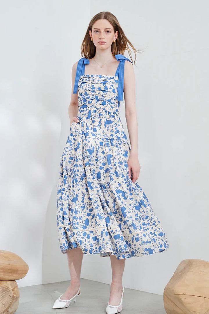 Estella.K 青と白の花柄ワンピース
