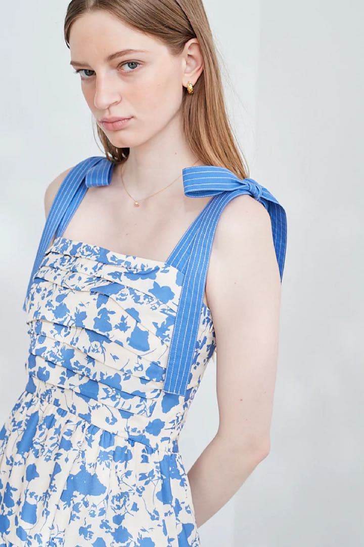 Estella.K 青と白の花柄ワンピース