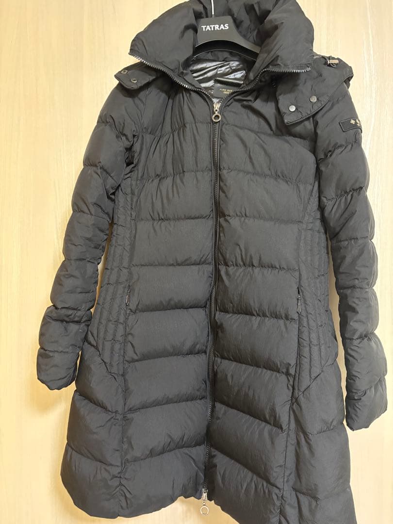 TATRAS ブラック ダウンジャケット LTA16A4496 サイズ03号