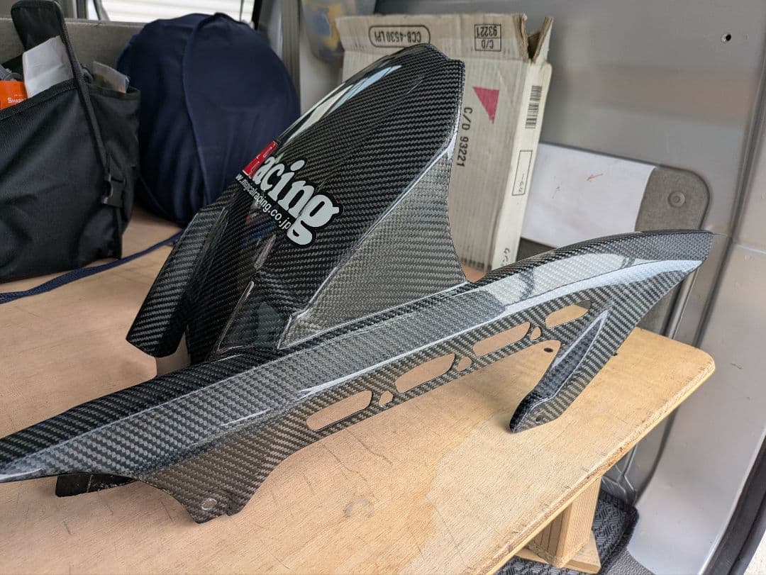 【美品】Z900RS カーボンリヤフェンダー（綾織）