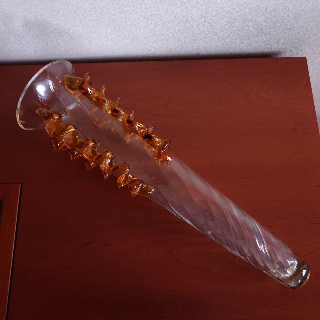 スパイラルデザインのオーダーガラス花瓶