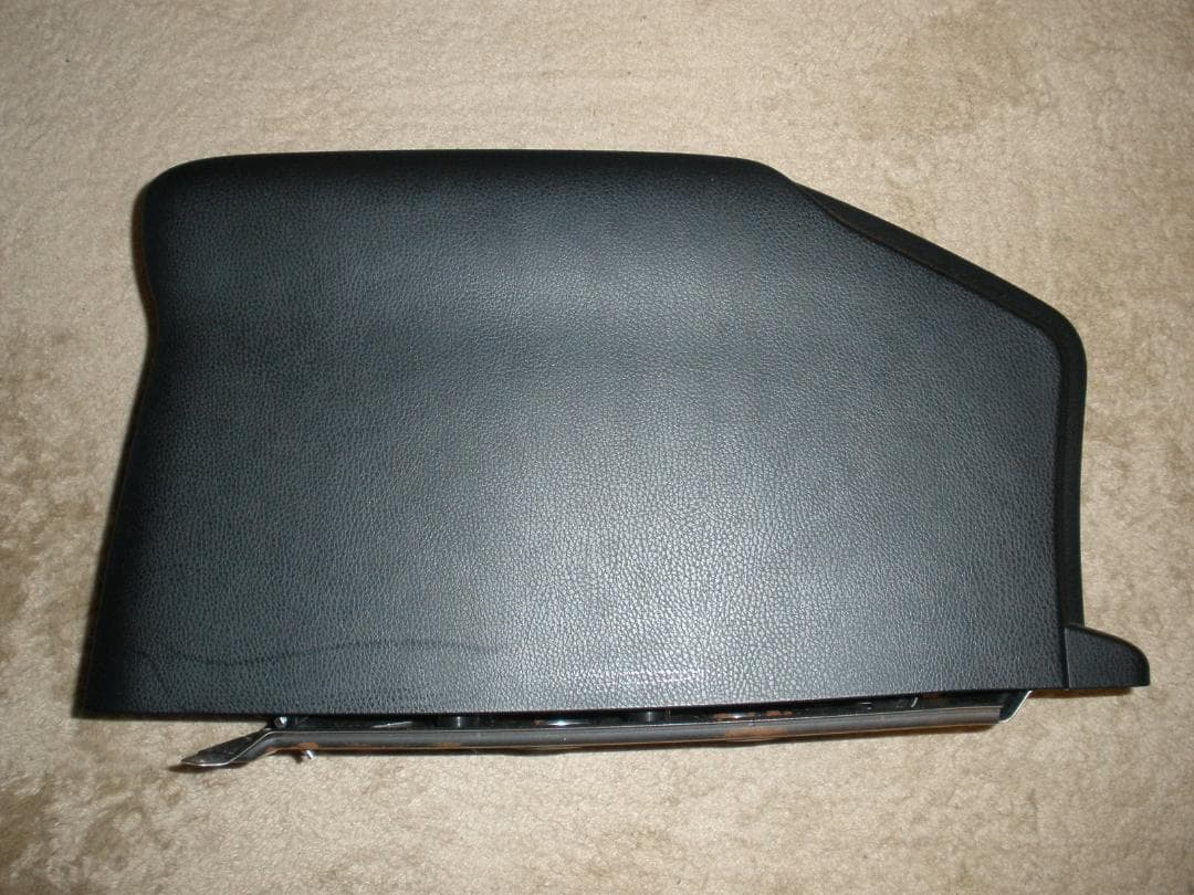 希少！　トヨタ純正　エスクァイア後期純正コンソールボックス　ヴォクシー　ノアにも