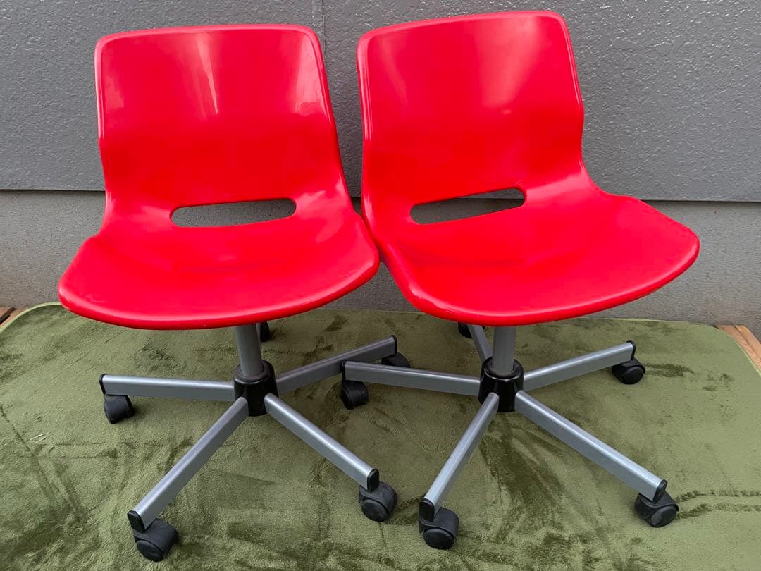 【廃番】2脚セット　IKEA 回転チェア SNILLE スニレ レッド　赤