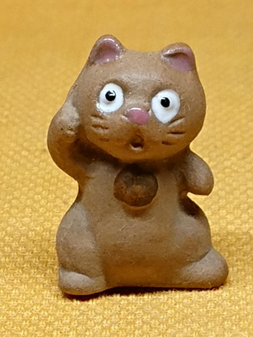 ねこ　陶器　せともの　オブジェ　置物　インテリア　工芸品　美術品　A3347