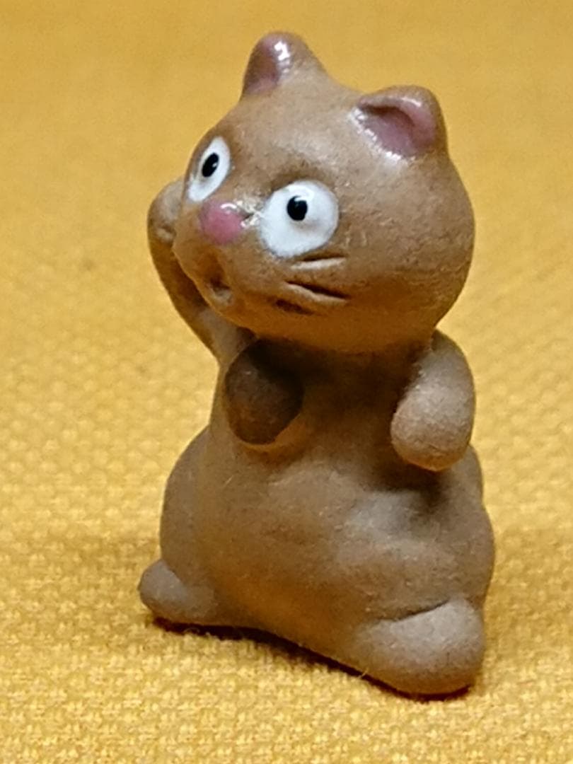 ねこ　陶器　せともの　オブジェ　置物　インテリア　工芸品　美術品　A3347