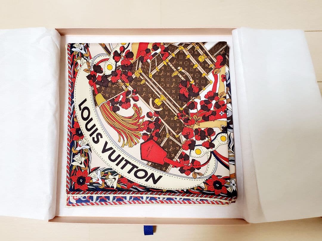 ルイヴィトン　ル.トゥール.パリシルクスカーフ