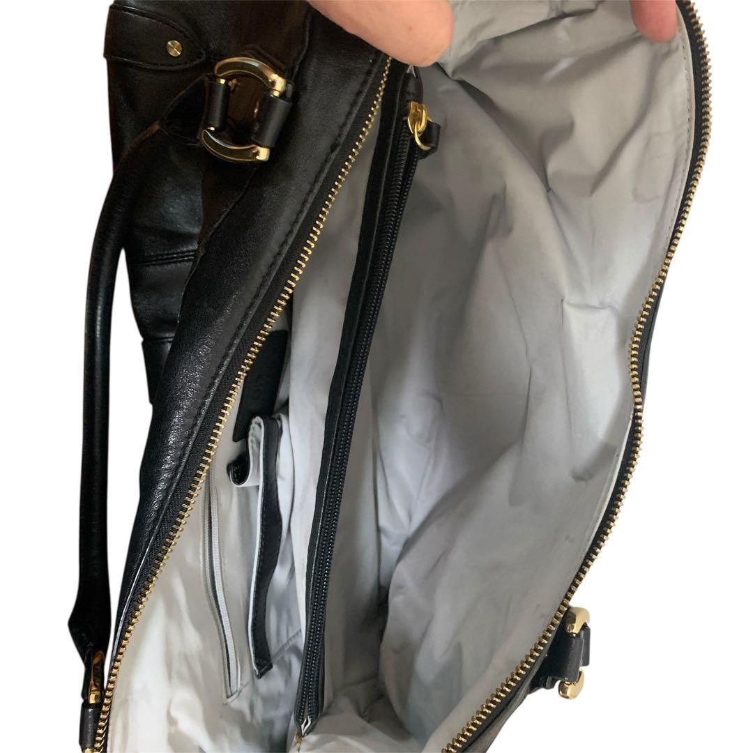 lururu★角擦れ無し美品★COLE HAAN★レザー素材機能的なバッグ