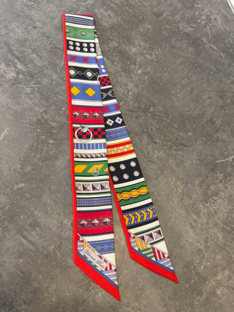 hermesエルメス ツイリー シルク レッド系×マルチカラー　美品