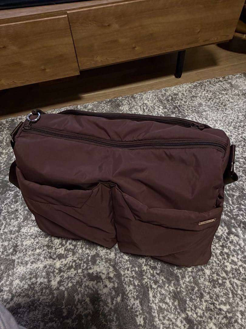 ジュメロ　パファーショルダーバッグ　ブラウン