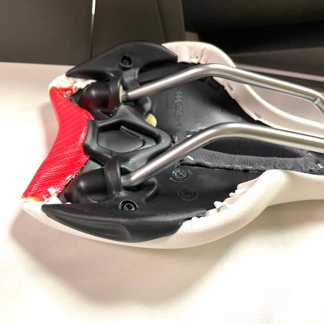 【新品】自転車サドル　MCselle マクセラ　サドル箱入り