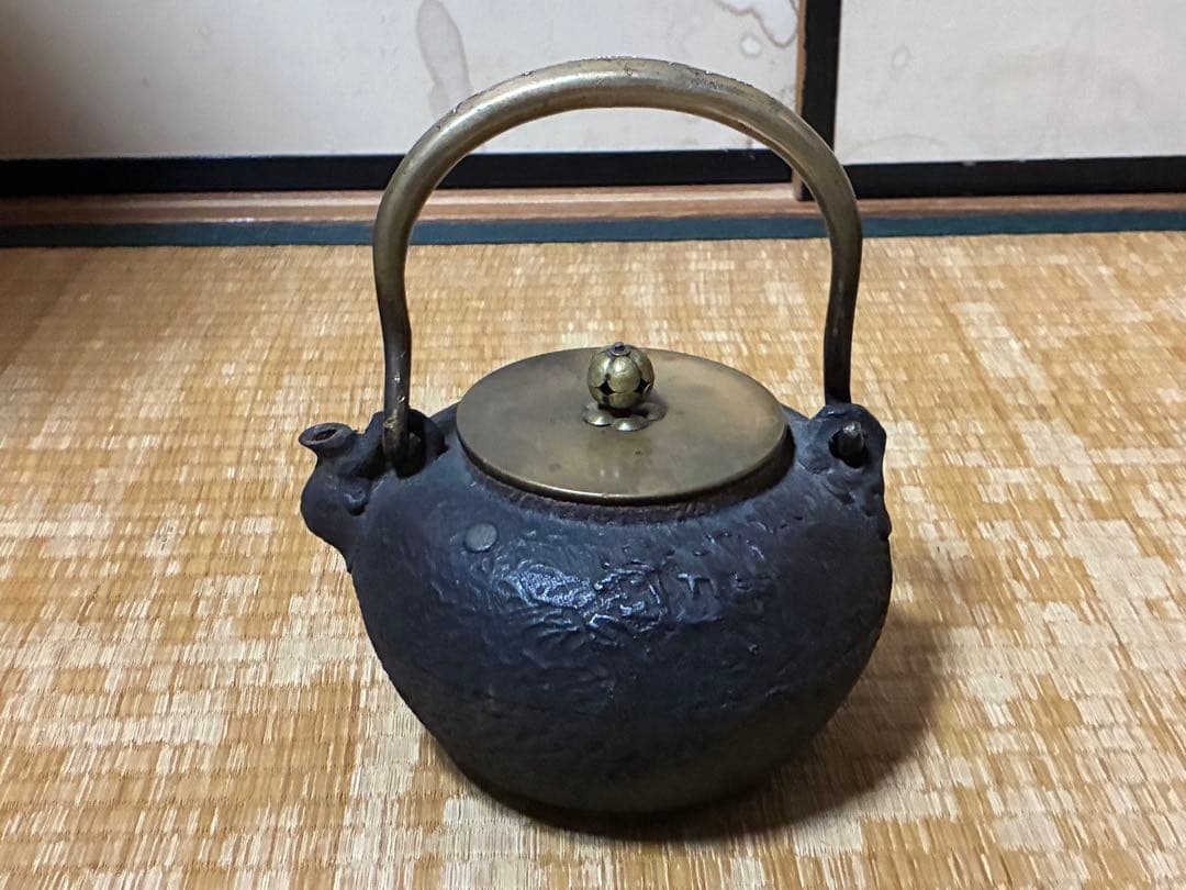 亀文堂 銀象嵌取手 鉄瓶