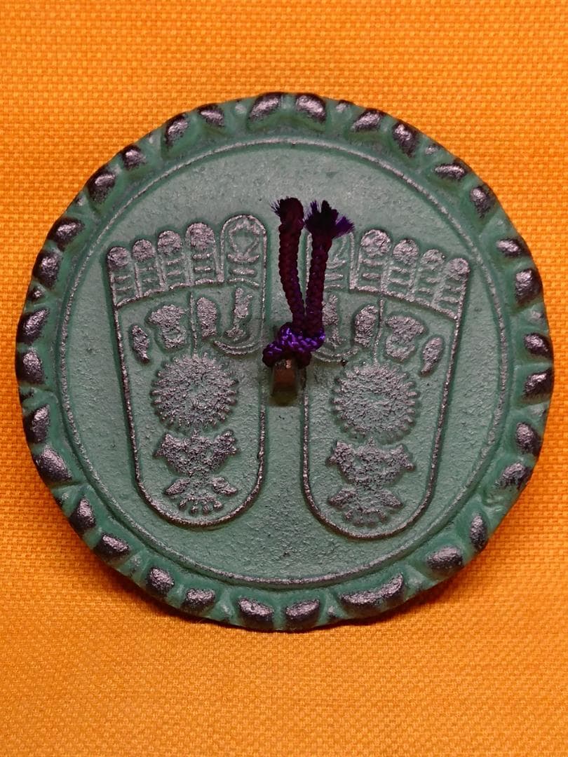 仏教美術　仏足石印　金属　オブジェ　置物　インテリア　工芸品　美術品　A1210
