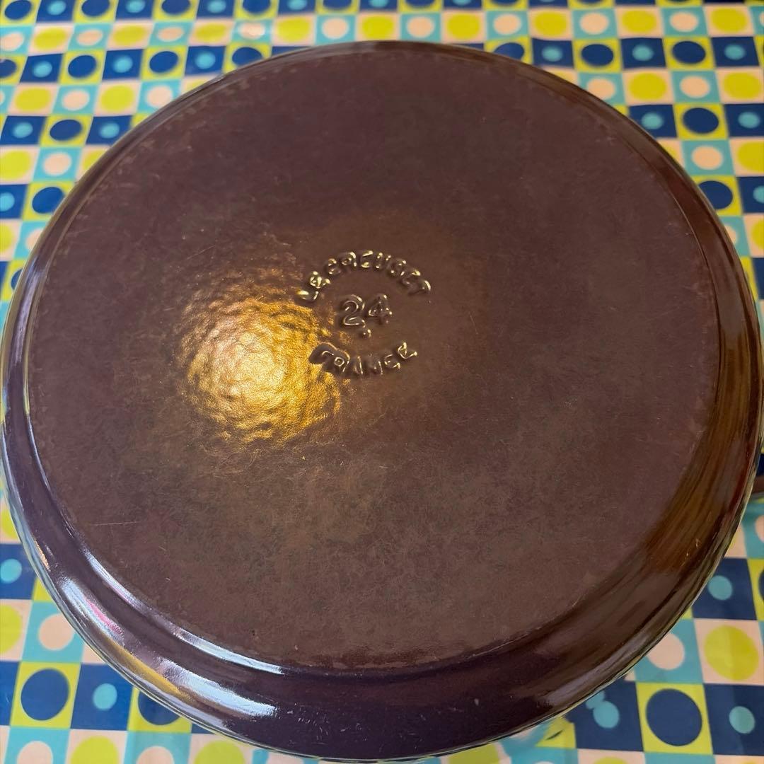 Le Creuset パープル　24