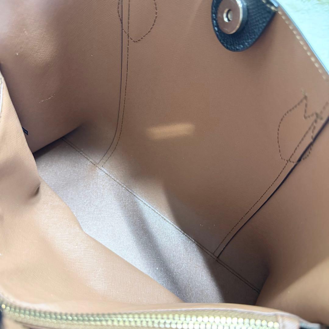 フルラ ヴィットリア トートバッグ 現行アーチロゴ ブラック サフィアーノレザー