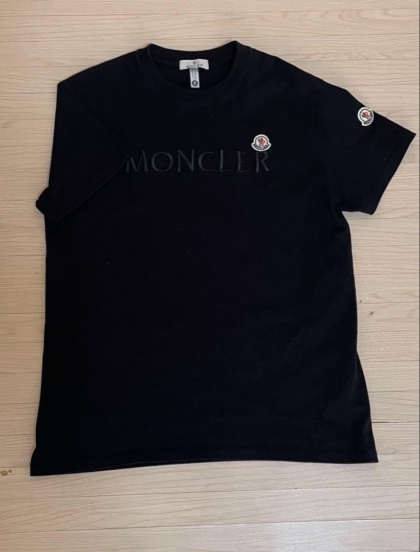 MONCLER ブラック Tシャツ ロゴ入り