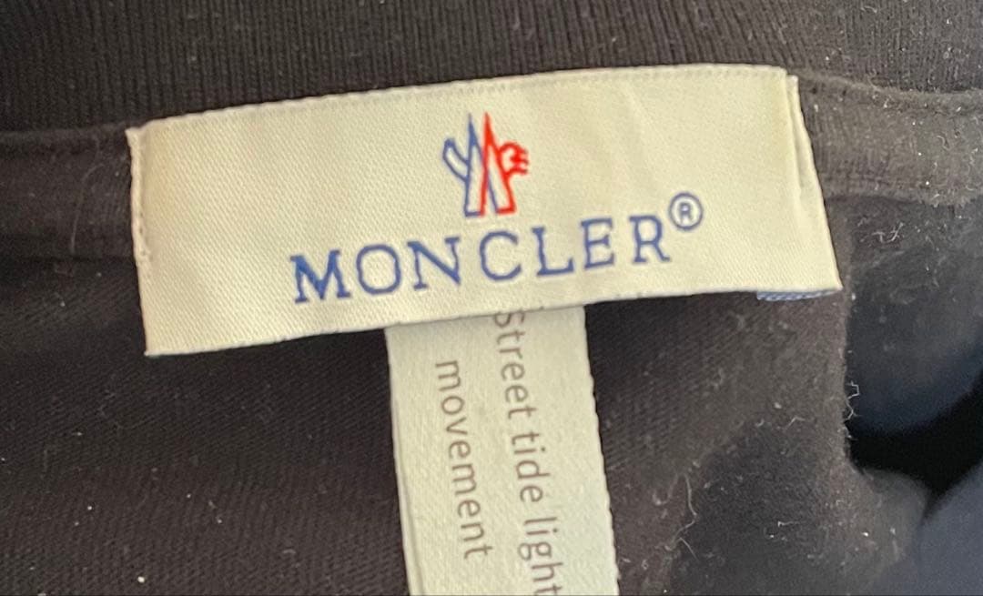 MONCLER ブラック Tシャツ ロゴ入り