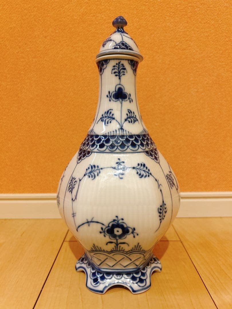 【 】陶磁器 花瓶 白と青の絵柄