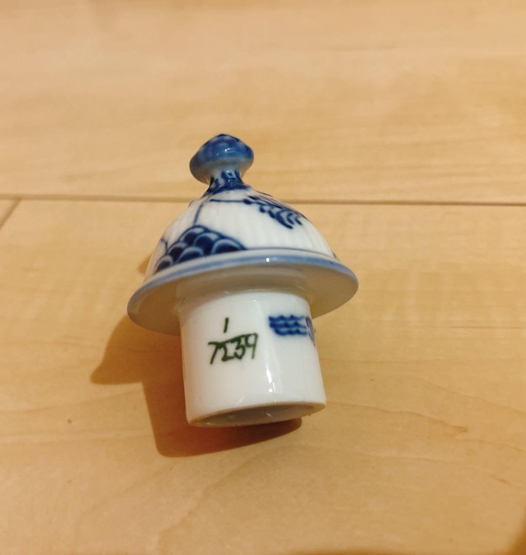 【 】陶磁器 花瓶 白と青の絵柄