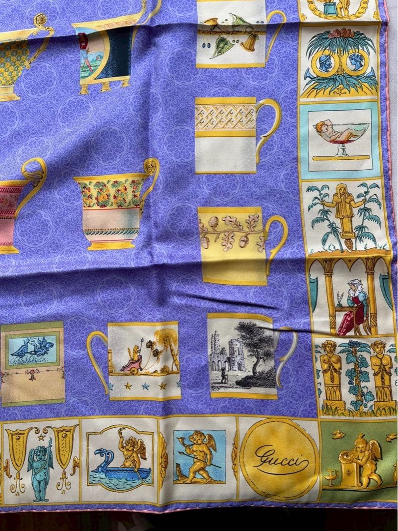 【新品未使用】GUCCI シルクスカーフ 多様なカップデザイン　85✖️85サイズ