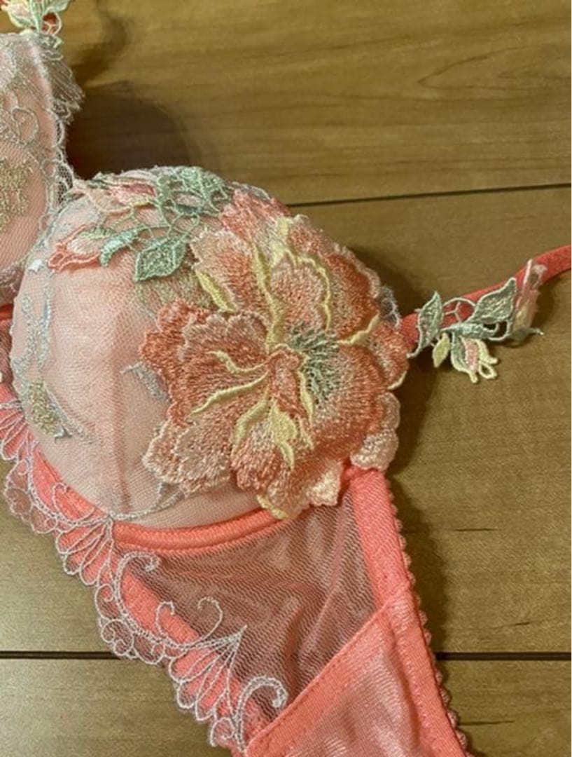 【値引】サルート C70 ピンク 花柄ブラジャーショーツセット