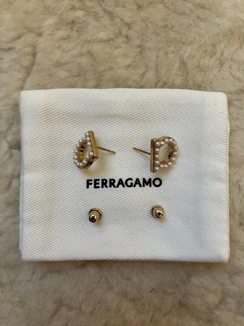 フェラガモ パール ピアス ゴールド ガンチーニ