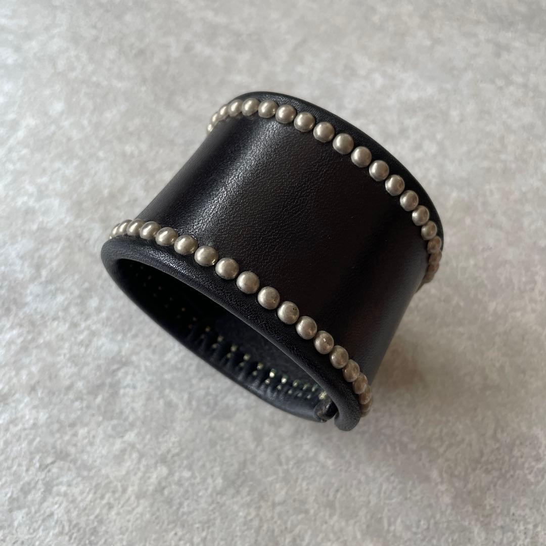 美品 渋谷 ブランド古着 ショップ購入 レザーブレスレット スタッズ付き