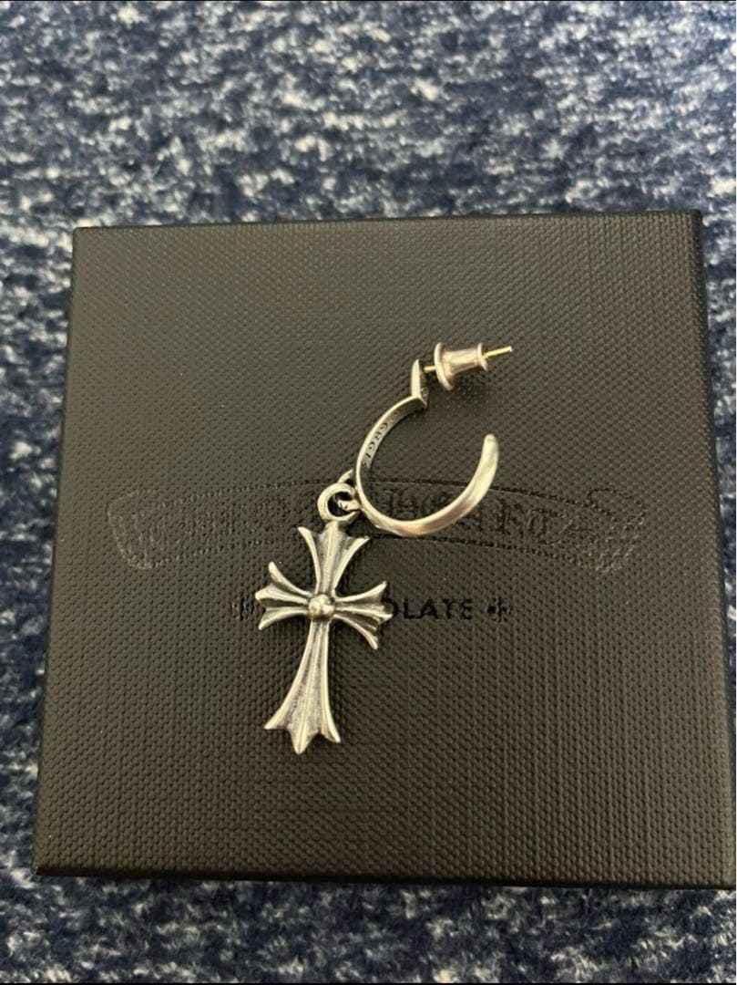 クロムハーツタイニーCHクロスフープピアス（片耳）