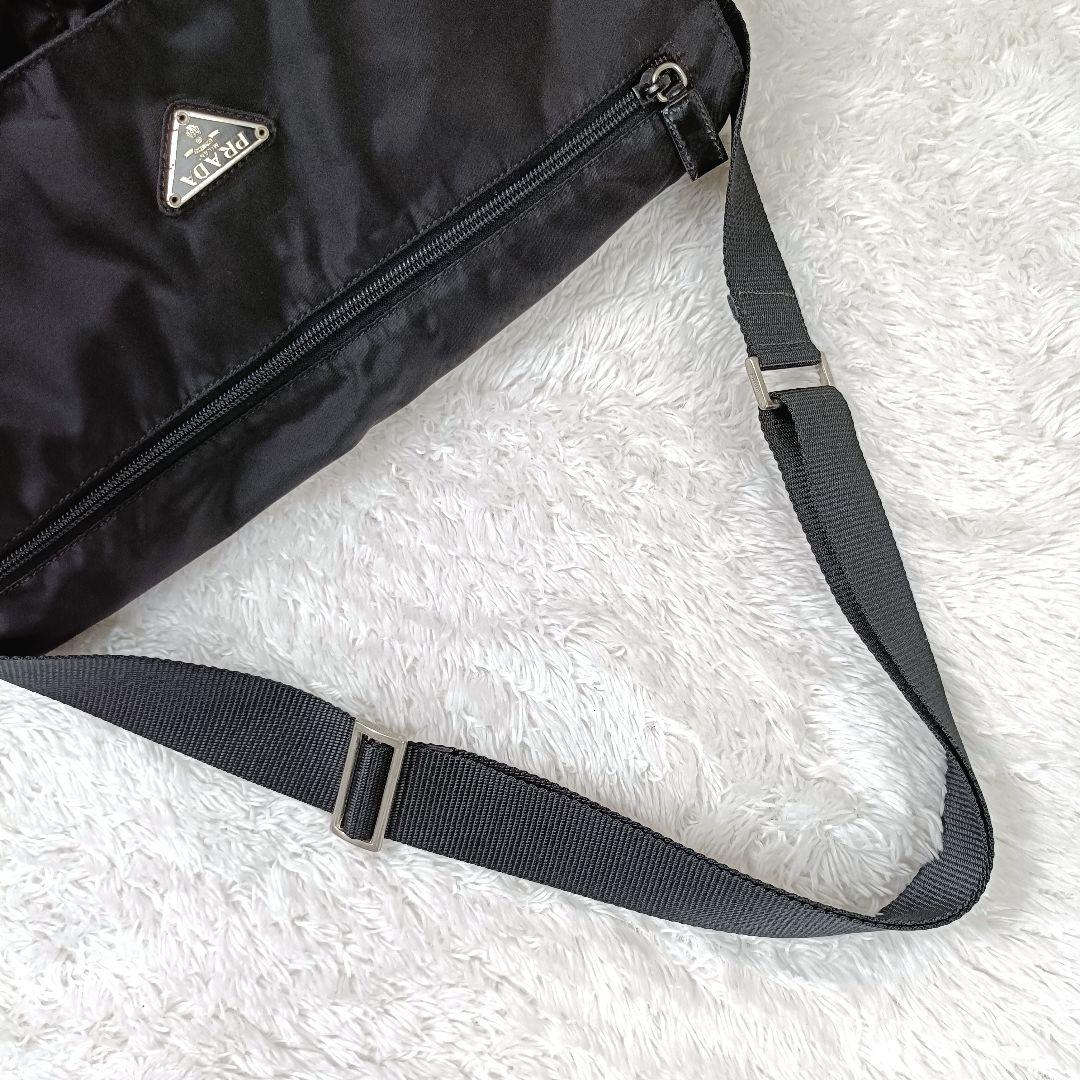 PRADA 三角ロゴ メッセンジャーバッグ 斜めがけ可 A4収納可 白タグあり