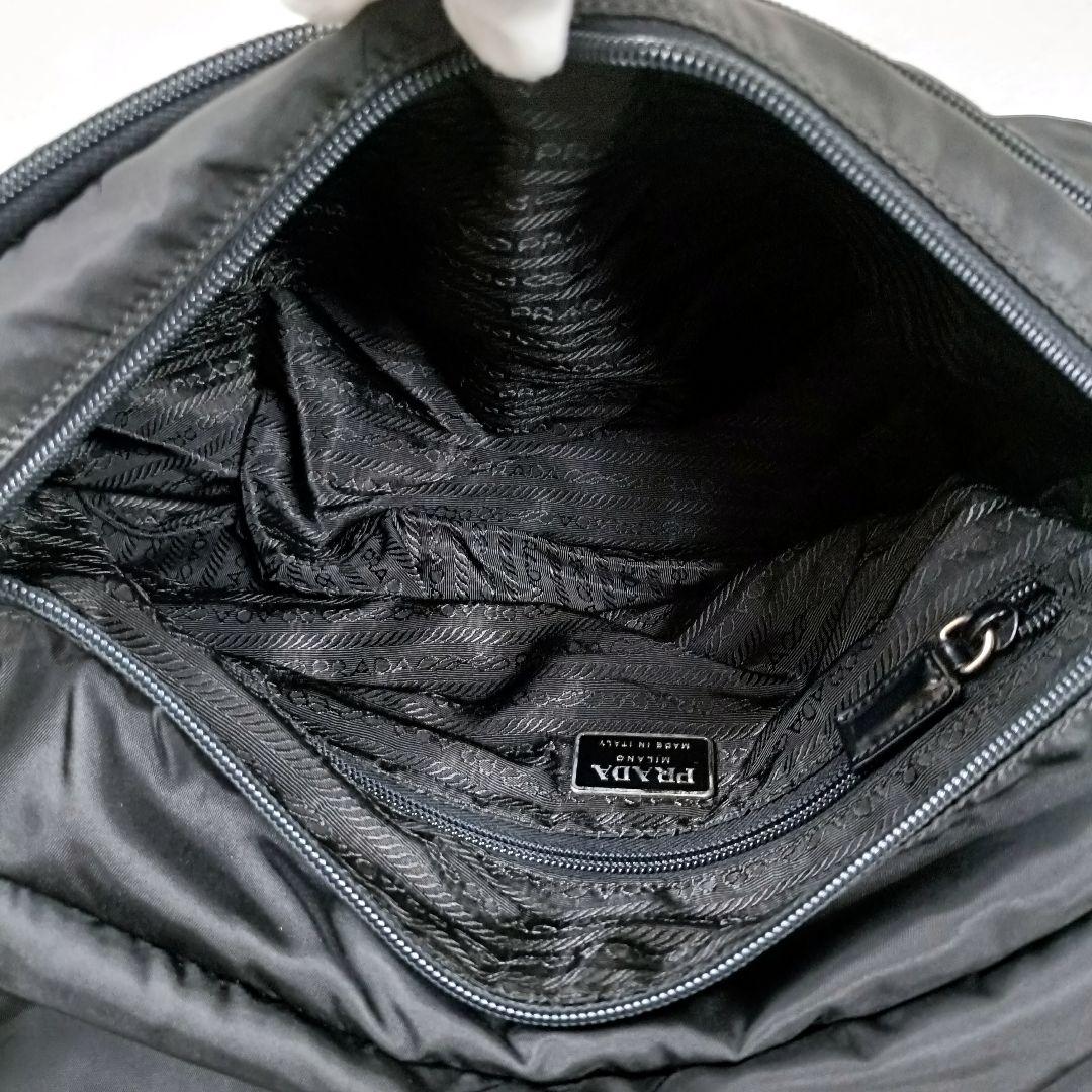 PRADA 三角ロゴ メッセンジャーバッグ 斜めがけ可 A4収納可 白タグあり