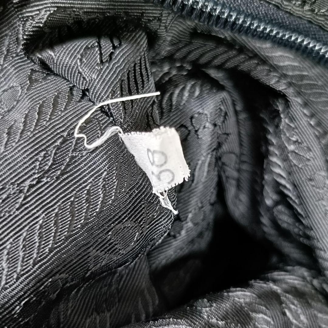 PRADA 三角ロゴ メッセンジャーバッグ 斜めがけ可 A4収納可 白タグあり