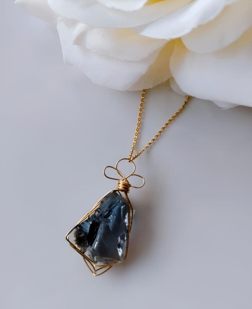 大振り Kgf14 希少 アンダラクリスタル ”魔法使いの光の守護” イスタリ