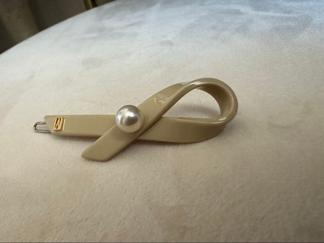 美品　アレクサンドルドゥパリ　ボールピン　ベージュ