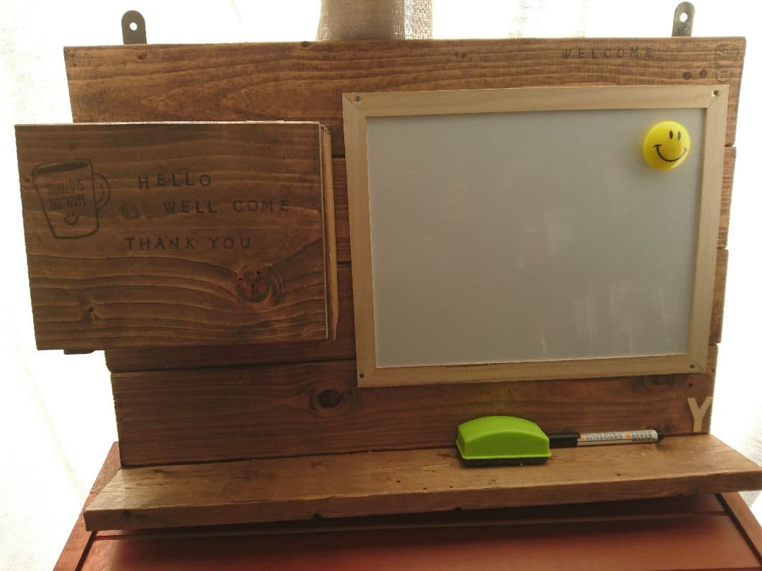 ウォールシェルフ・カントリー風 かわいい ホワイトボード付き