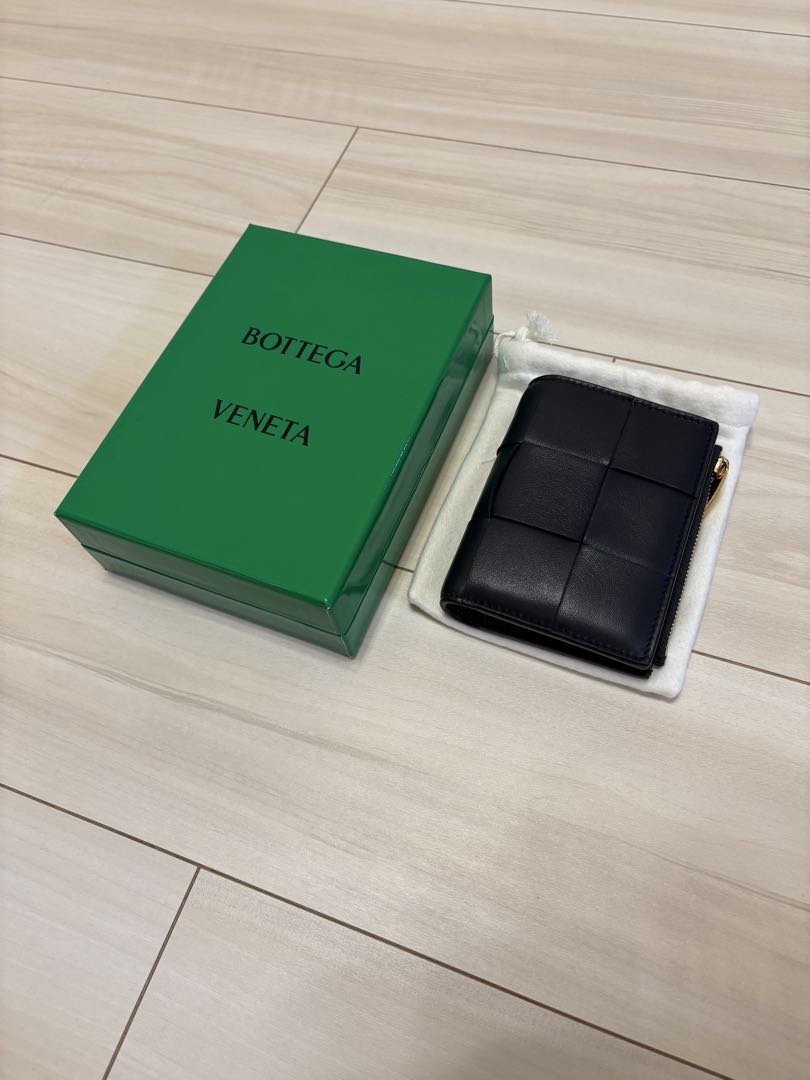 新品　ボッテガヴェネタ　二つ折り　カセット　イントレチャート　レザー　ネイビー