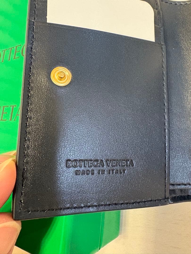 新品　ボッテガヴェネタ　二つ折り　カセット　イントレチャート　レザー　ネイビー