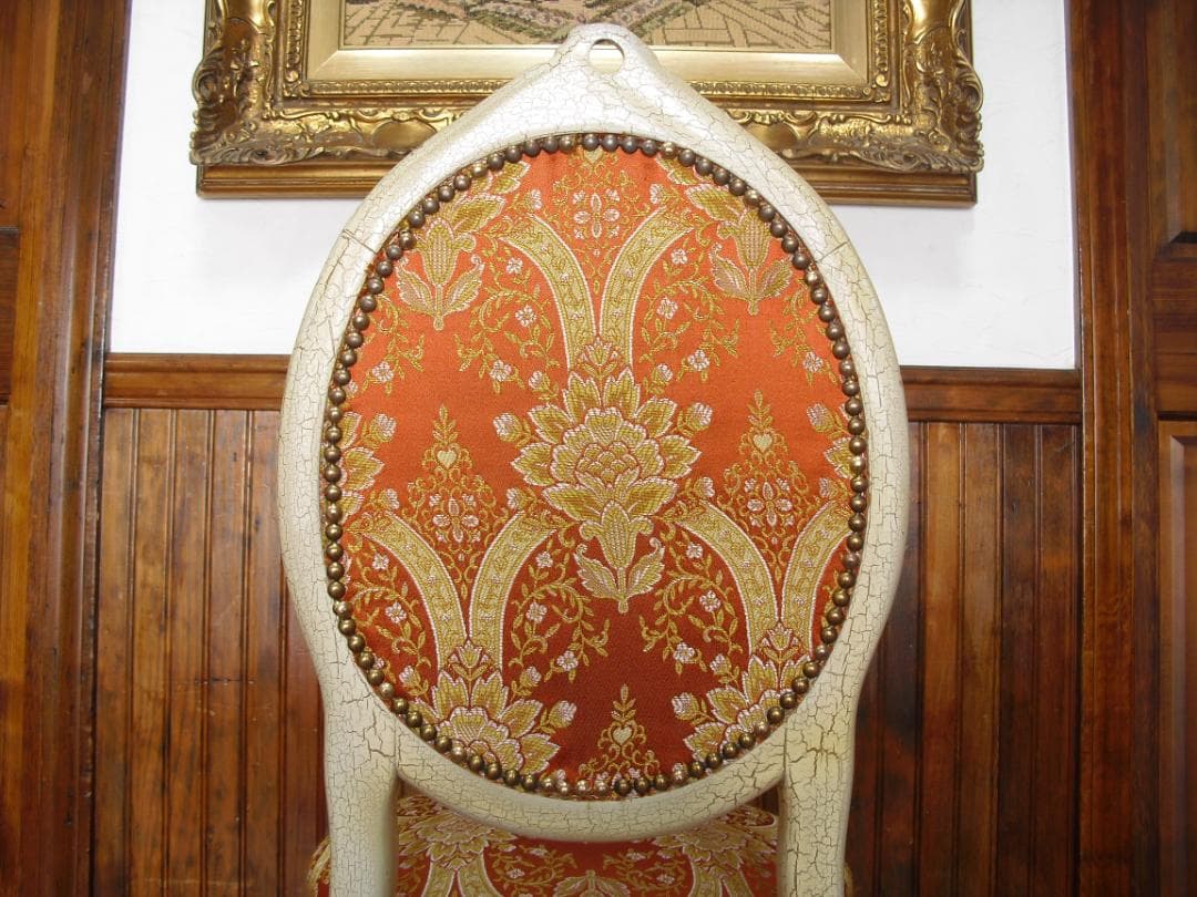 ①イタリア製ホワイトクラック塗装 姫椅子☆猫脚・ボタン留め・真鍮鋲打ち☆張替済み