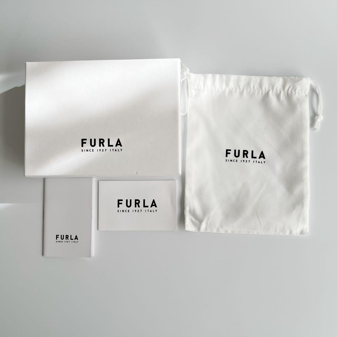 新品 未使用　FURLA　フルラ　二つ折り財布　バビロン　フラワー　花柄