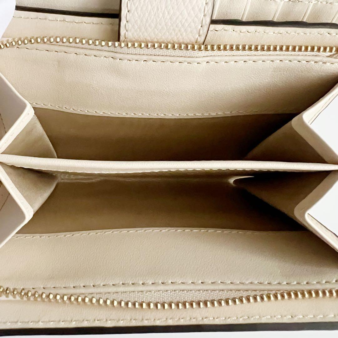 新品 未使用　FURLA　フルラ　二つ折り財布　バビロン　フラワー　花柄