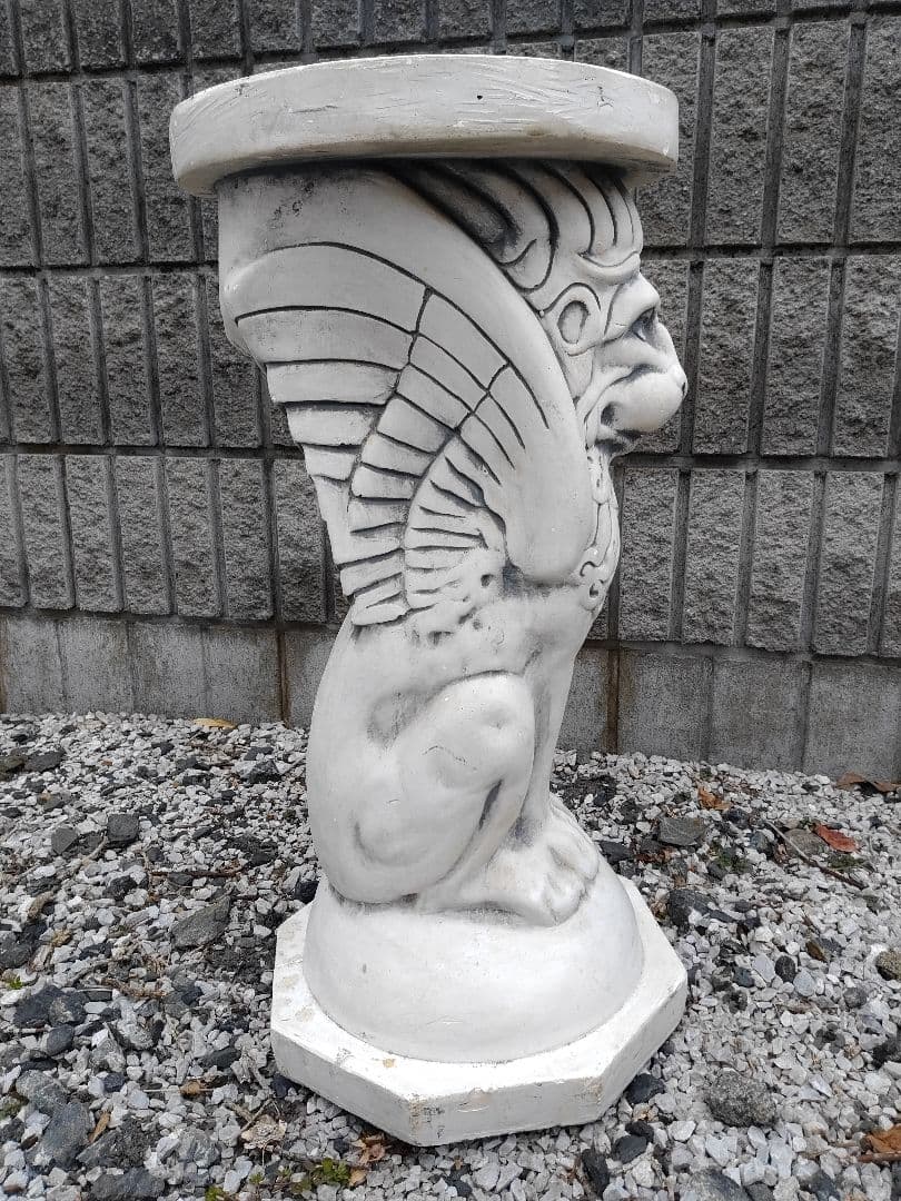 トラペゾフォロン翼のあるライオンの彫刻台座 送料無料