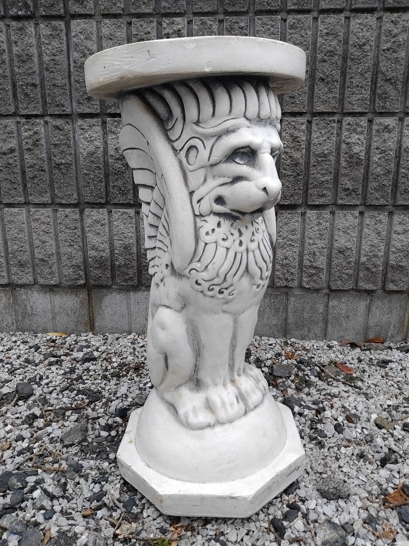 トラペゾフォロン翼のあるライオンの彫刻台座 送料無料