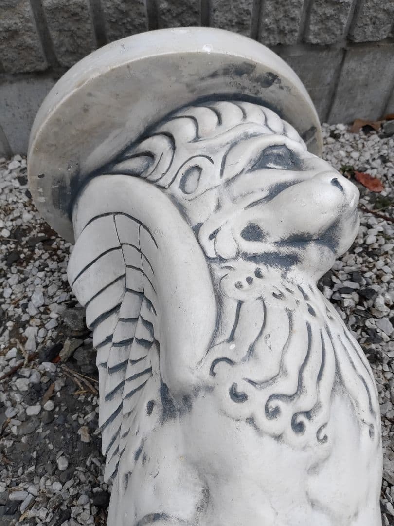 トラペゾフォロン翼のあるライオンの彫刻台座 送料無料